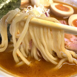 麺や 真登 - 濃厚辛ラーメン　半熟煮卵入り