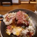 ステーキ丼 くに美 - ステーキ丼のお肉をアップで。う〜んピントが合わない。