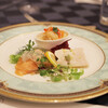 ホテル阪急インターナショナル - スモークサーモン　オニオンとケッパー添え 　鶏胸肉のレモン風味 　白身魚と小海老のエスカベッシュ　サラダ仕立て