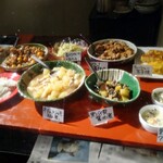 オゴッソ - タラコ煮付け 冬瓜シャモ梅煮付け青パパイヤ ハム      と 柿の白和え