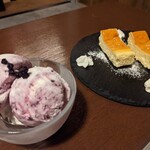 焼鳥○ - ブルーベリークリームチーズアイスとチーズケーキ