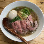麺榮 王様のラーメン - 料理写真:牛骨あっさりラーメンしょうゆ✨味玉トピ✨