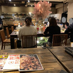 Japanese Ramen Noodle Lab Q - 店内雰囲気。