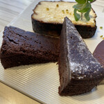 俺のフレンチ - デザートの盛り合わせ、ガトーショコラとバスクチーズケーキ