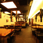 炭火焼ホルモン ぐう - 店内