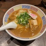 丸美商店 - 中華そば大盛り