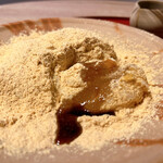 甘味処 鎌倉 - 黒蜜は甘過ぎず、きな粉の風味を損なわない