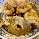 Tengin - 裏側には玉ねぎ天ぷらと、何？と思ってかじったらまさかのトウモロコシ