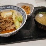 吉野家 - 牛すき丼並(麺なし)、唐揚げセット。