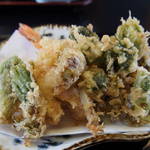 そば処　一松 - カラッと揚がった天ぷら