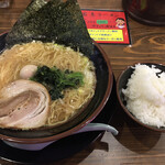 横浜家系ラーメン 一四家 - セット内容（ごはん(小) 150円＝650円）