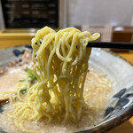 麪家ひばり - 中太の縮れ麺