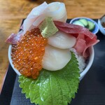 浜めし - 五色丼(いくら・ほたて)！