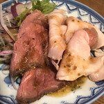 金町製麺 - 牛もも肉と豚もも肉のロースト430円