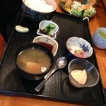 Tenkatsu - ミックスふらいと刺身定食。ともに630円