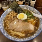 醤油ラーメン かまやつ - 醤油らーめん大盛り￥880