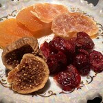 ルッソカフェ ハラジュク - ドライフルーツも贅沢に。