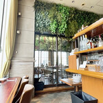 ザ・バージェイダブリューハート - 店内一部 /奥に見えるのは、雰囲気の良い
      「メインダイニング バイ ザ ハウス オブ パシフィック」
      アフタヌーンティーはこちらで提供される場合も
      有るようです。