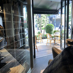 Tinc gana - 解放感ある店内。