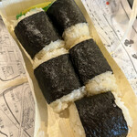 Musubi Musashi - 5個で750円とちょっぴりお高めですが食べる価値あります！シンプルイズベスト✩.*˚