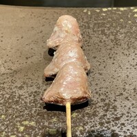 YAKITORI 燃 es - 砂肝
                弾き返してくる様な弾力の良さに絶妙な塩加減、くぅ〜一串目から美味しいの来ました♪
                サクッと歯が入るこの食感が砂肝本来のポテンシャルなのでしょうね！