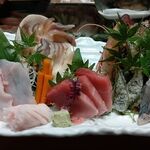 亀喜寿司 - ●夕食･単品。付出 特製松前漬+造盛11,220+逸品1,760(牡蠣ｶｷ+鮪ﾏｸﾞﾛ赤身漬)+中瓶B 682X2+冷酒(阿部勘 四季の松島 1合 1,540)= 15,884円 