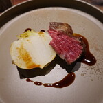 ル クーリュズ - 岩手の短角牛の炭火焼き、赤ワインソース、蕪