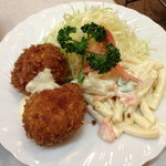 キッチンふるはし - Ａセット（１，４５０円）のカニコロッケ。２０１３年５月