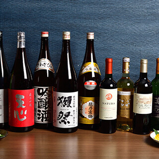 日本酒やワインは、和食・洋食とのペアリングを愉しめる品揃え