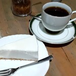 カフェオーディトリアム - レアチーズセットです