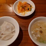 陳家私菜 - 水餃子、春雨サラダ、玉子スープ