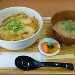 小さな食堂 ヒロ - 海老玉子とじ丼 (税込)550円 (2022.11.04)