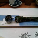 寿司割烹 魚紋 - もずく、笹の葉の中には筍の寿司(^-^)