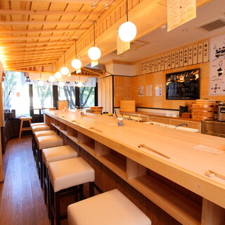 全席イスあり◎気軽に過ごせるカジュアルな立ちぐい寿し
