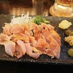 郡八 - 鶏刺し