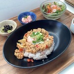 メリーカフェ - 料理写真:ピリ辛っとした【国産鶏のガパオライス定食】　たまごを絡めてさらに美味しく