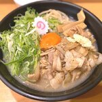 裏ﾒﾆｭｰ 塩豚骨肉玉そば￥900　2022.10.24