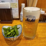 Daimaru Sakaba - 生ビール（中）とお通し。お通しは無料！！