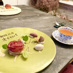 スープとカレー ボンジョルネ - ●デザート
      秋映え（りんご）のアップルパイ
      キャラメルムース、紫色芋のクッキー、カカオのブールドネージュ