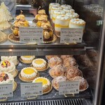 カフェ ミクニズ - シュー・ア・ラ・クレーム＠210円