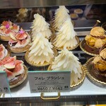 カフェ ミクニズ - 独特な形のフォレ ブランシュ＠650円