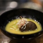 鳥田中 - とろなす、大黒ホンシメジ、黒薩摩鶏の白味噌スープ