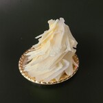 カフェ ミクニズ - 持ち運んでるうちに傾いてしまった～。白い森をイメージしてるそうです。