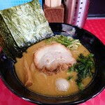 ゴンゴンらーめん 横浜家系 - 令和4年11月
醤油豚骨ラーメン並
通常750円→オープン記念で550円