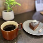 自家焙煎珈琲カフェR - 数量限定の季節の甘いモノとセットもあります