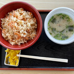 Hama No Kakiageya - ・桜えびの炊き込みご飯 500円・桜えびの味噌汁 100円
