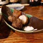 Uozu Man - お通しがもう一つ出てきた。旬の里芋だけでも美味しいけど添えられた自家製味噌が呑兵衛にはタマランチ会長(久しぶりに出た！) 202211