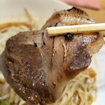 麺の波月 - 塩火山・チャーシューズーム