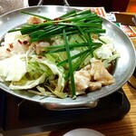 とり一 - もつ鍋 このボリュームで290円！！