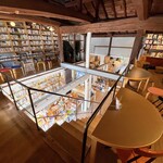 NABO - 併設の書店（2階）